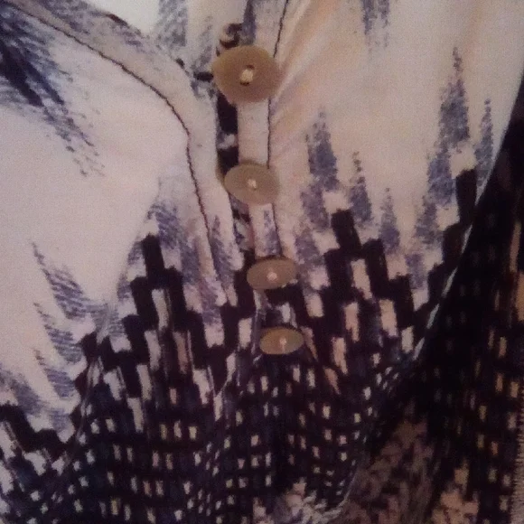 Fig and Flower Navy and Cream Paisley Blouse - Picture 6 of 13